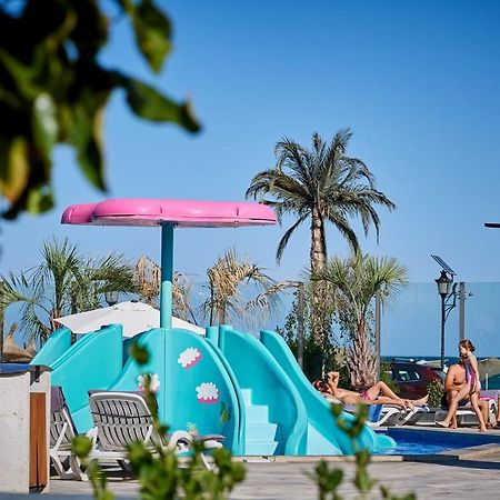 Glamour Red Apartment 22 In Spa Pool Resort Mamaia Extérieur photo