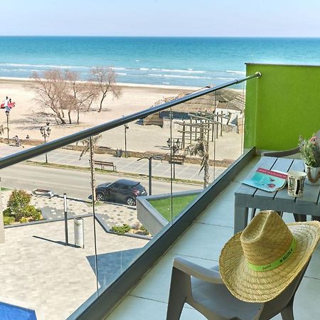 Glamour Red Apartment 22 In Spa Pool Resort Mamaia Extérieur photo