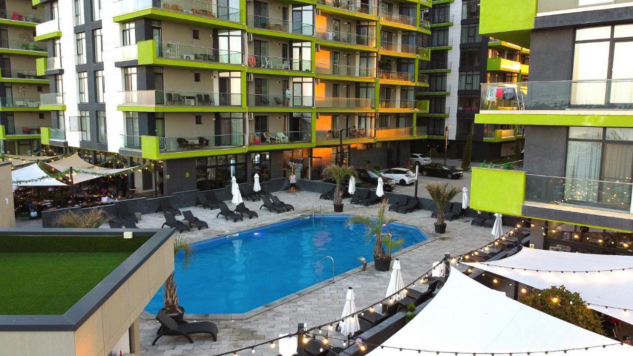 Glamour Red Apartment 22 In Spa Pool Resort Mamaia Extérieur photo