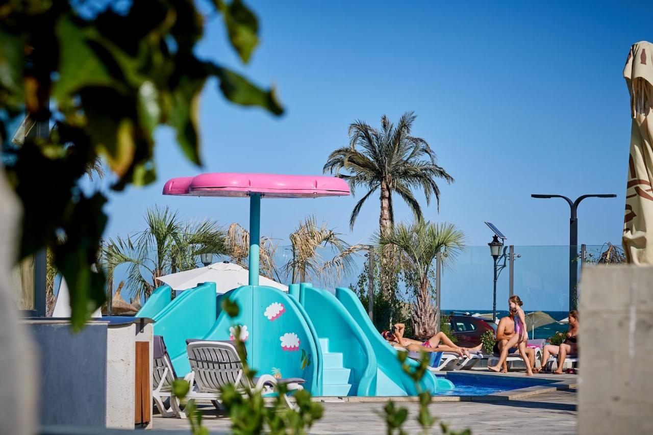 Glamour Red Apartment 22 In Spa Pool Resort Mamaia Extérieur photo