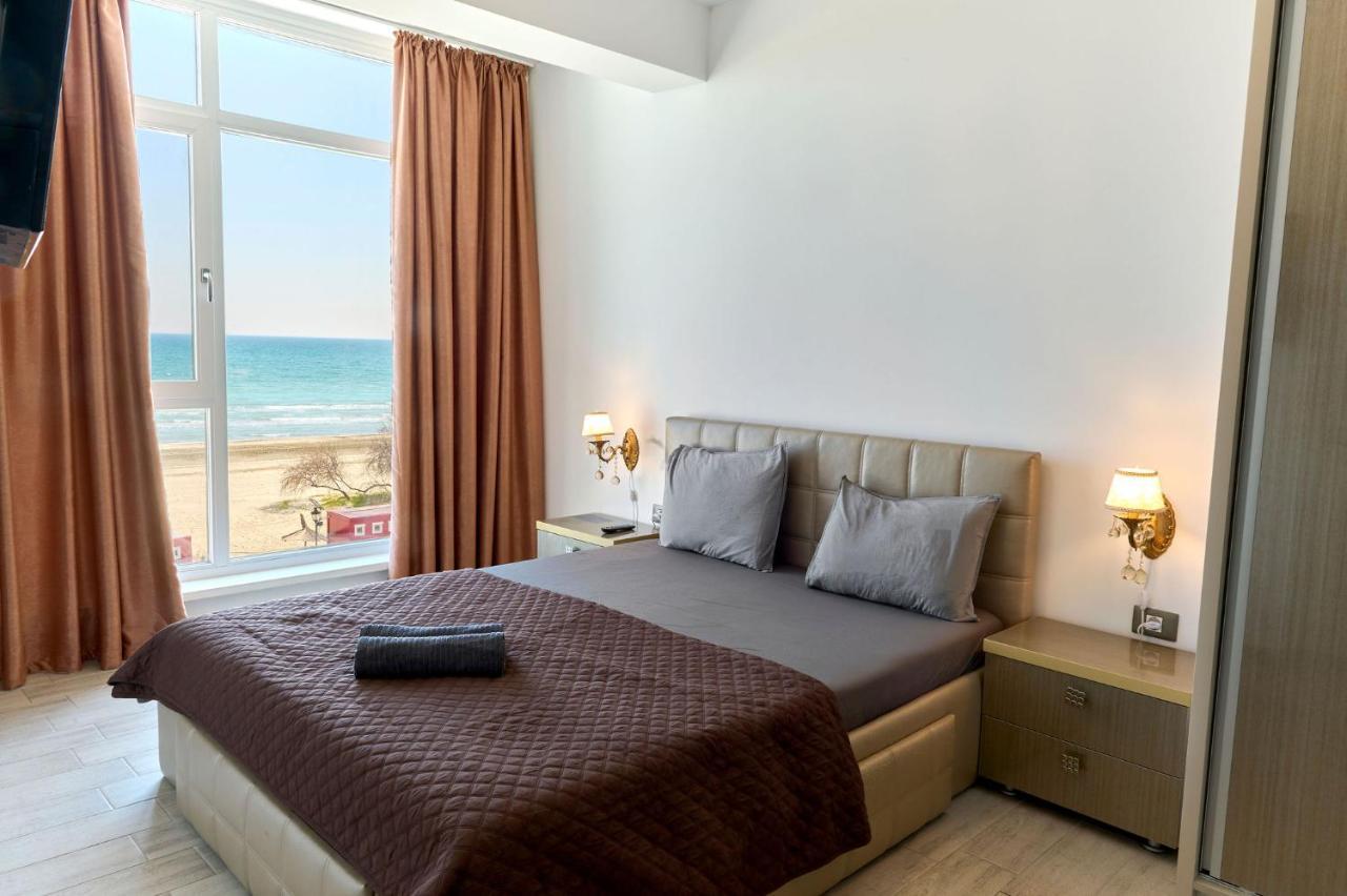 Glamour Red Apartment 22 In Spa Pool Resort Mamaia Extérieur photo
