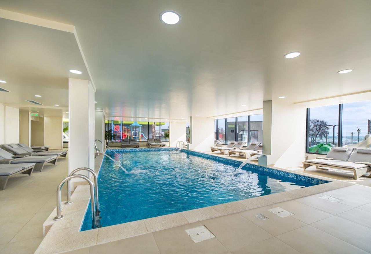 Glamour Red Apartment 22 In Spa Pool Resort Mamaia Extérieur photo