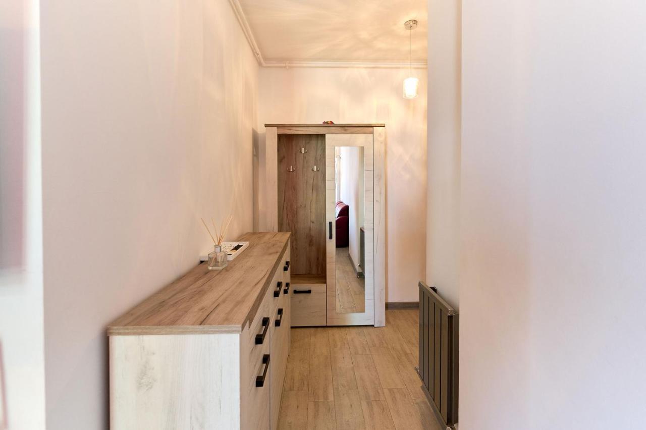 Glamour Red Apartment 22 In Spa Pool Resort Mamaia Extérieur photo