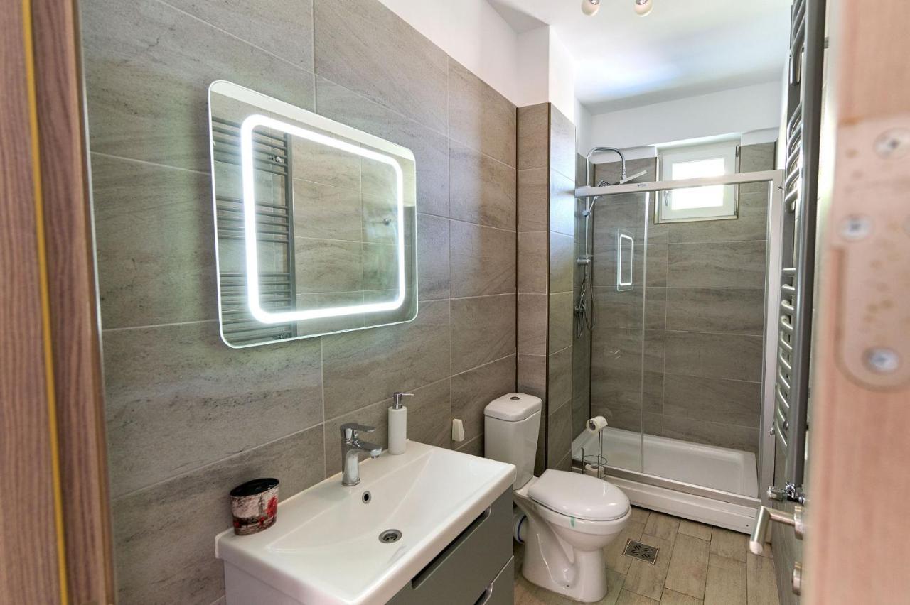 Glamour Red Apartment 22 In Spa Pool Resort Mamaia Extérieur photo
