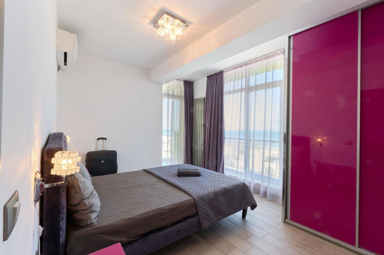 Glamour Red Apartment 22 In Spa Pool Resort Mamaia Extérieur photo