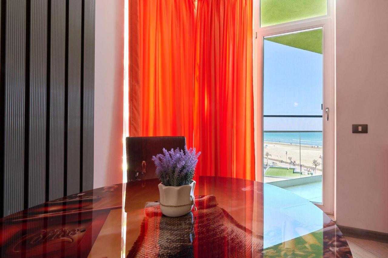 Glamour Red Apartment 22 In Spa Pool Resort Mamaia Extérieur photo