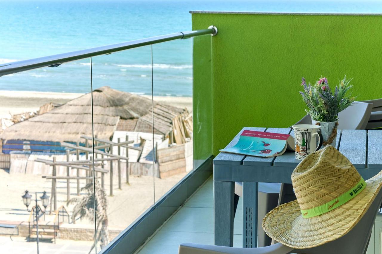 Glamour Red Apartment 22 In Spa Pool Resort Mamaia Extérieur photo