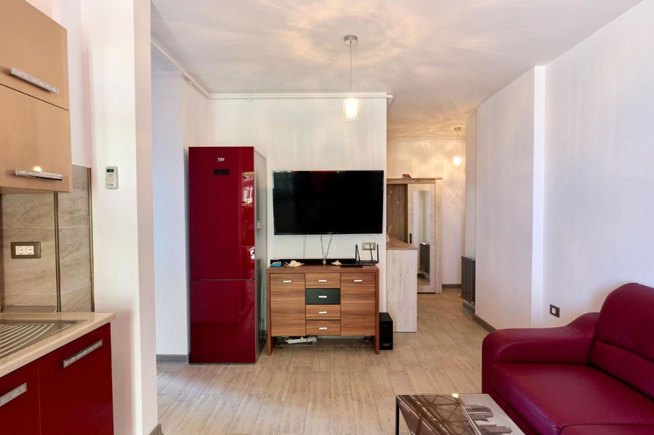 Glamour Red Apartment 22 In Spa Pool Resort Mamaia Extérieur photo