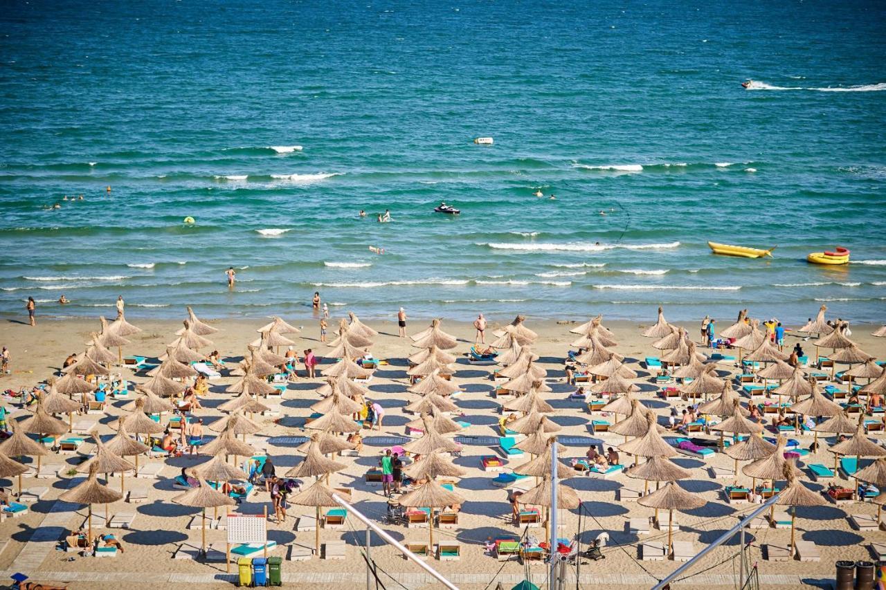 Glamour Red Apartment 22 In Spa Pool Resort Mamaia Extérieur photo
