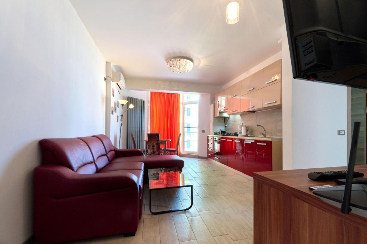 Glamour Red Apartment 22 In Spa Pool Resort Mamaia Extérieur photo