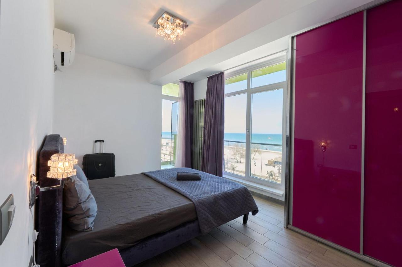Glamour Red Apartment 22 In Spa Pool Resort Mamaia Extérieur photo