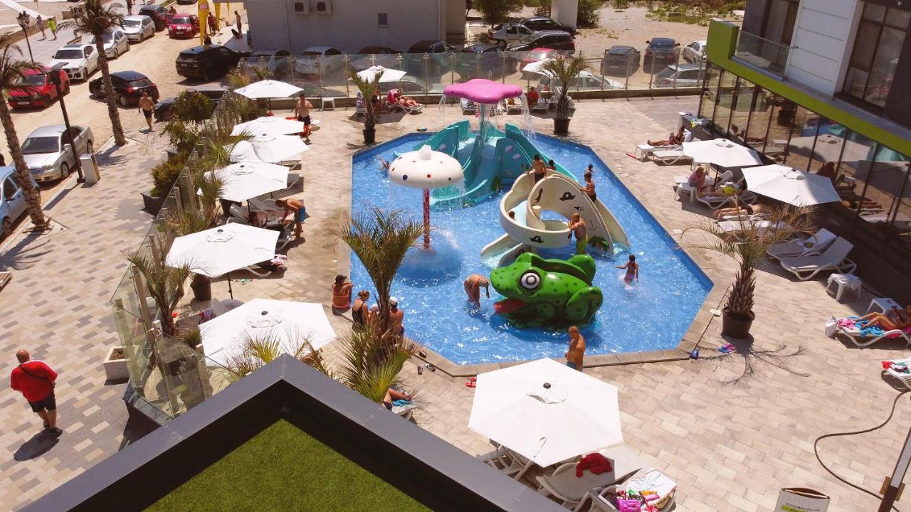 Glamour Red Apartment 22 In Spa Pool Resort Mamaia Extérieur photo