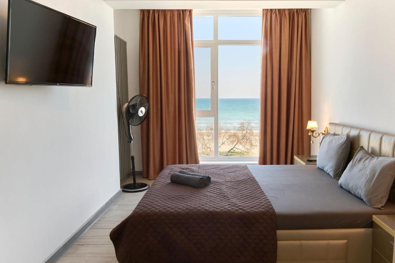 Glamour Red Apartment 22 In Spa Pool Resort Mamaia Extérieur photo
