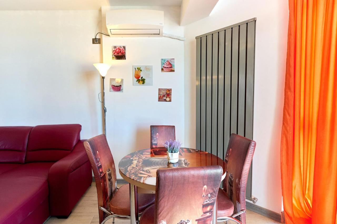 Glamour Red Apartment 22 In Spa Pool Resort Mamaia Extérieur photo